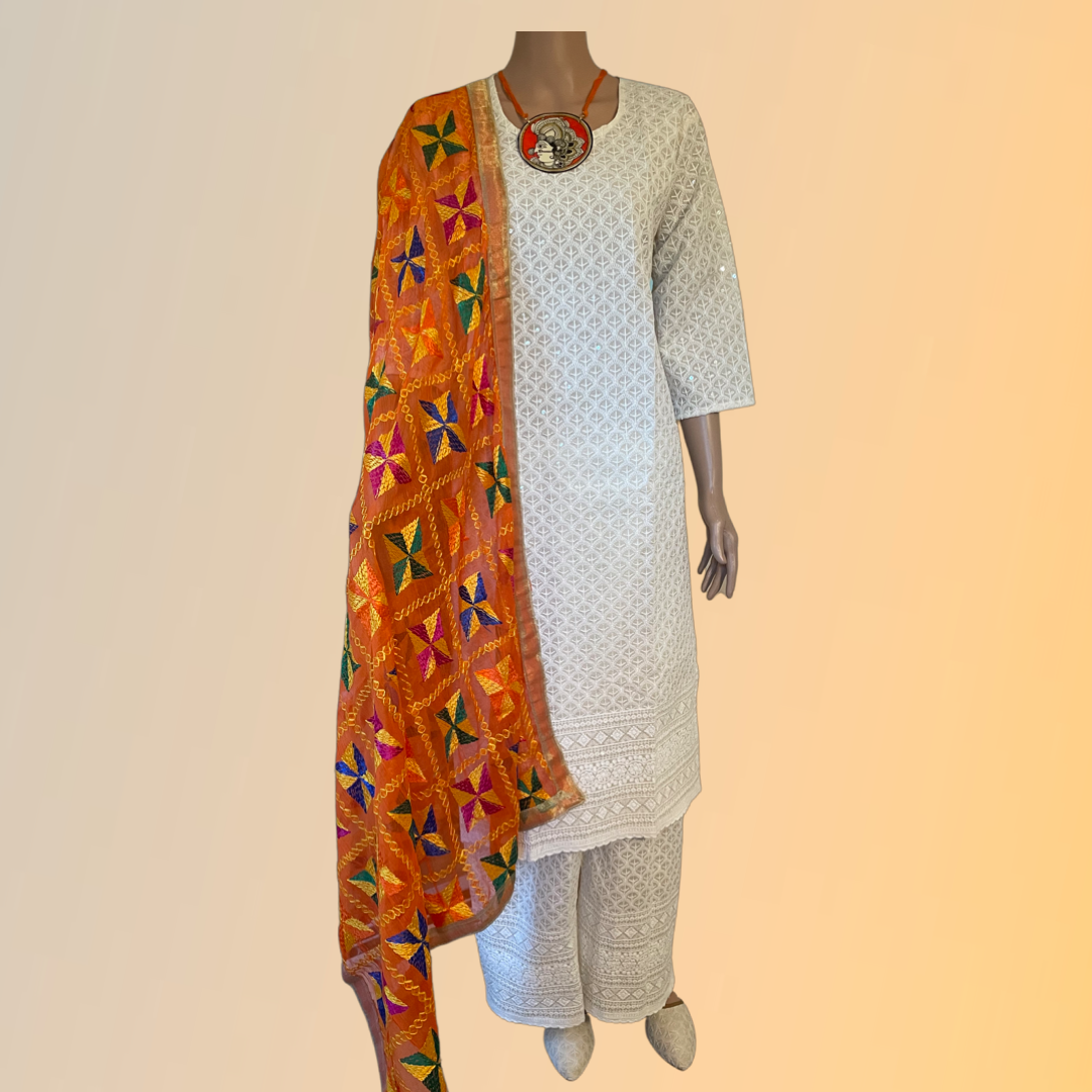 Plain suit with phulkari cheap dupatta