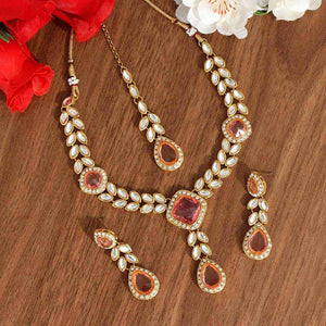 Pink Color Kundan Necklace With Maang Tika